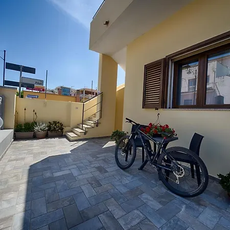 Casa Lucia ゲストハウス 3*