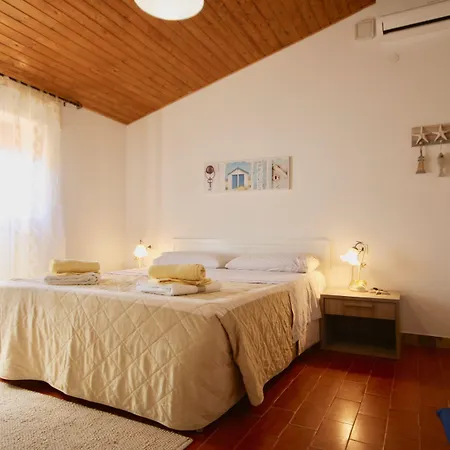 Casa Lucia ゲストハウス 3*