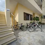 招待所 Casa Lucia 3*